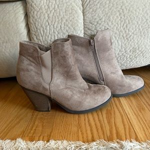 Mix No. 6 | Size 9 | tan suede boot with heel | used- like new! | $12